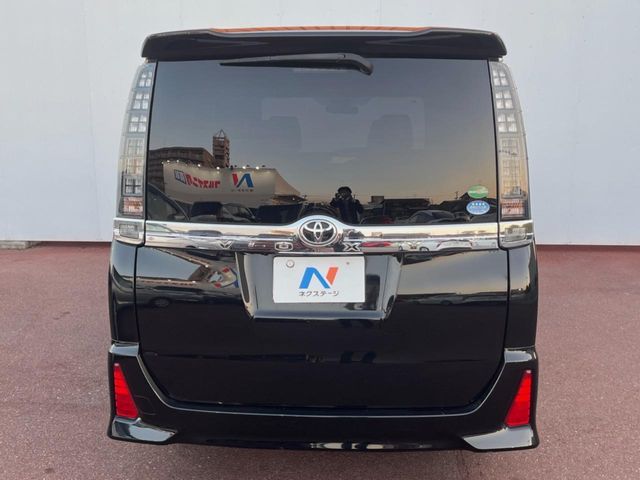 TOYOTA VOXY 2016