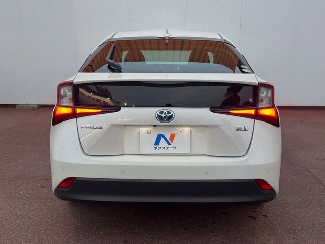 TOYOTA PRIUS 2019