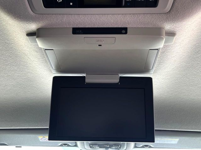 TOYOTA VOXY HYBRID 2014