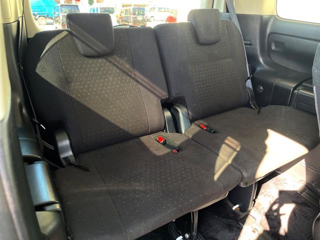 TOYOTA VOXY HYBRID 2014