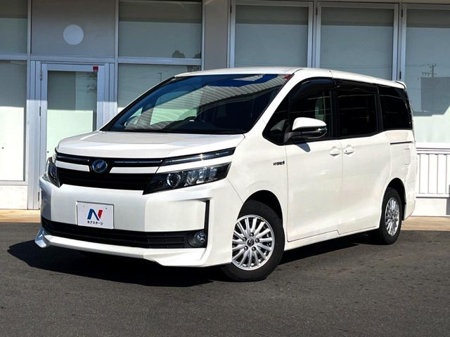 TOYOTA VOXY HYBRID 2014