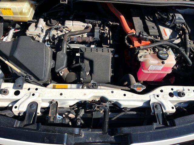 TOYOTA VOXY HYBRID 2014