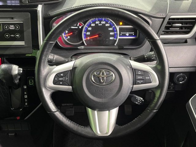 TOYOTA ROOMY 2017