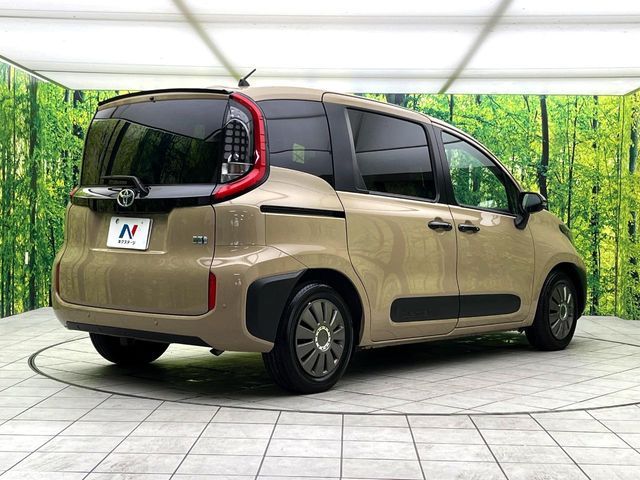 TOYOTA SIENTA HYBRID 2024