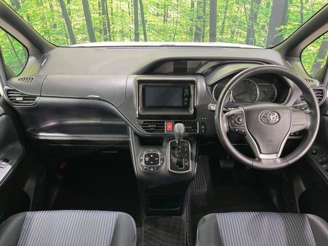 TOYOTA VOXY 4WD 2014
