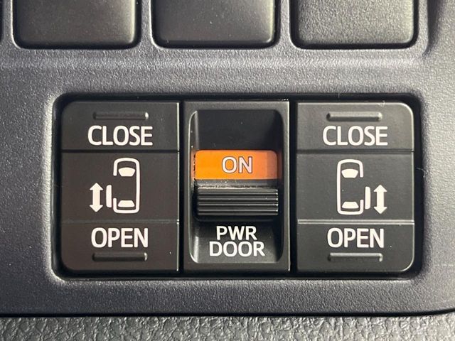 TOYOTA VOXY 4WD 2014