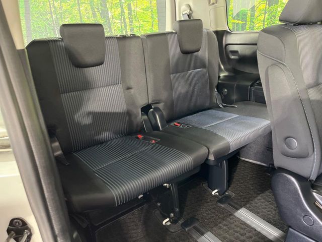 TOYOTA VOXY 4WD 2014