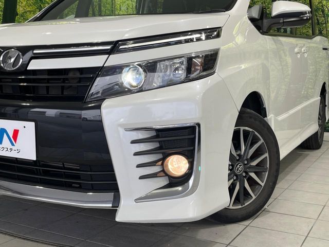 TOYOTA VOXY 4WD 2014