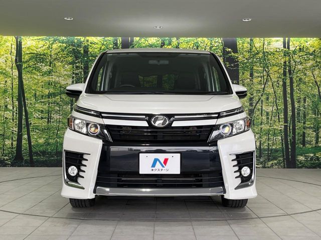 TOYOTA VOXY 4WD 2014