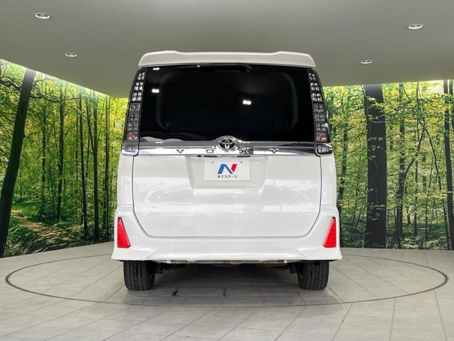 TOYOTA VOXY 4WD 2014