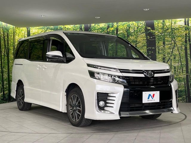 TOYOTA VOXY 4WD 2014