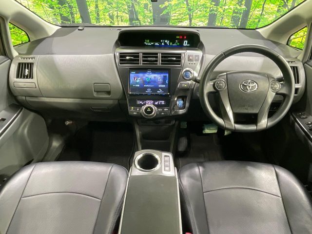 TOYOTA PRIUS Alpha 2013