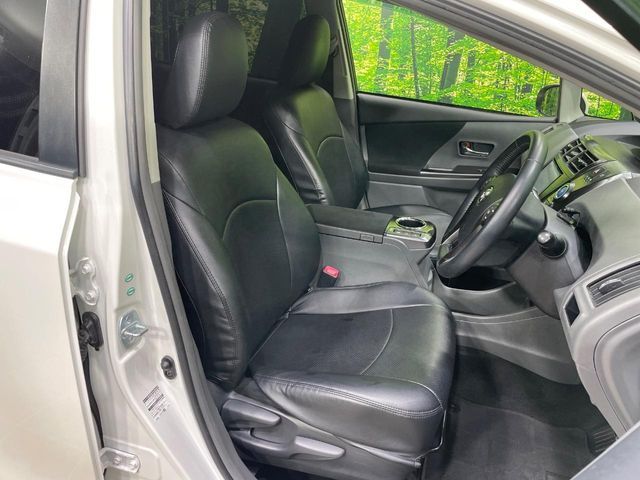 TOYOTA PRIUS Alpha 2013