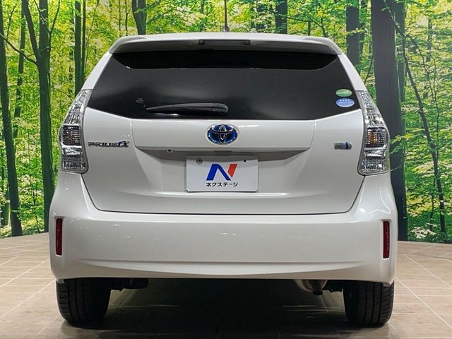 TOYOTA PRIUS Alpha 2013