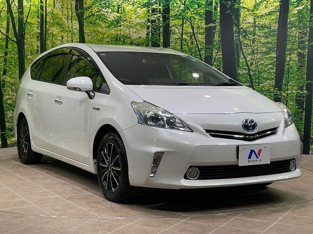 TOYOTA PRIUS Alpha 2013