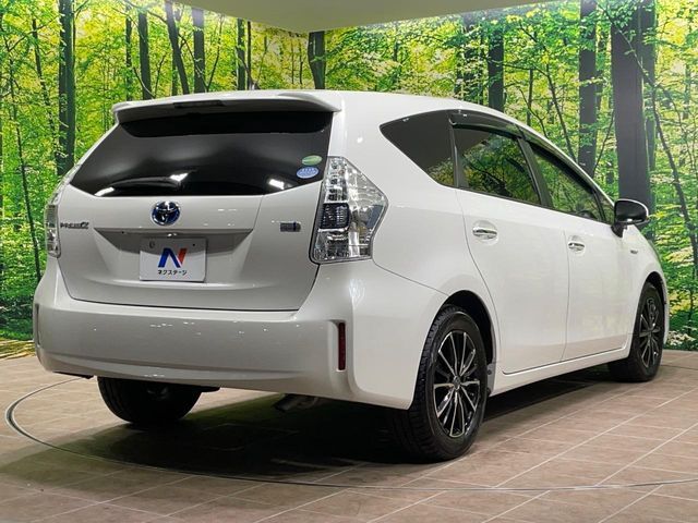 TOYOTA PRIUS Alpha 2013