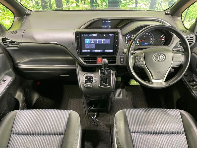 TOYOTA VOXY 2016