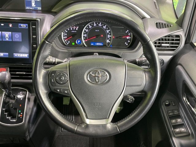 TOYOTA VOXY 2016