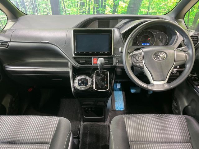 TOYOTA VOXY 2021
