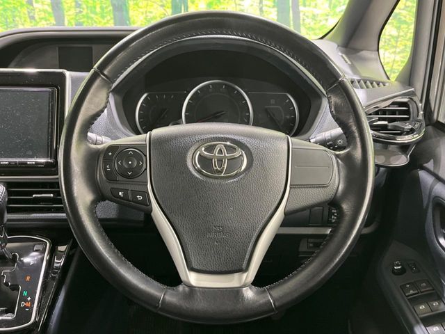 TOYOTA VOXY 2016
