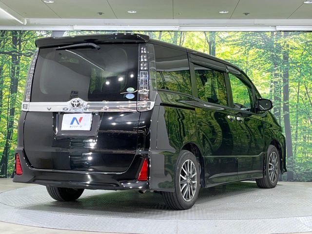 TOYOTA VOXY 2016