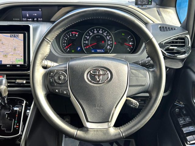 TOYOTA VOXY 4WD 2021