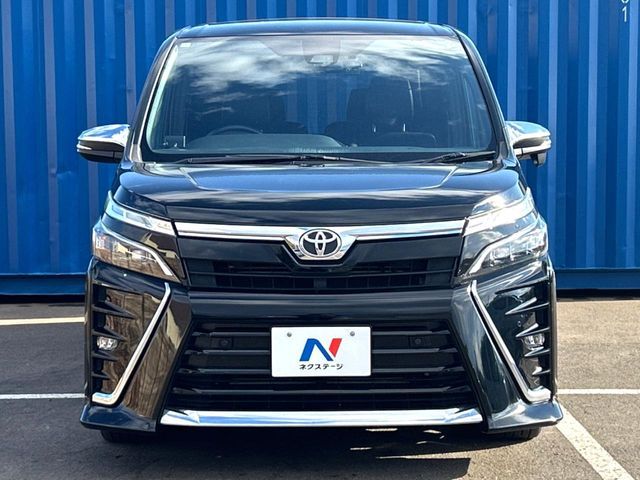 TOYOTA VOXY 4WD 2021