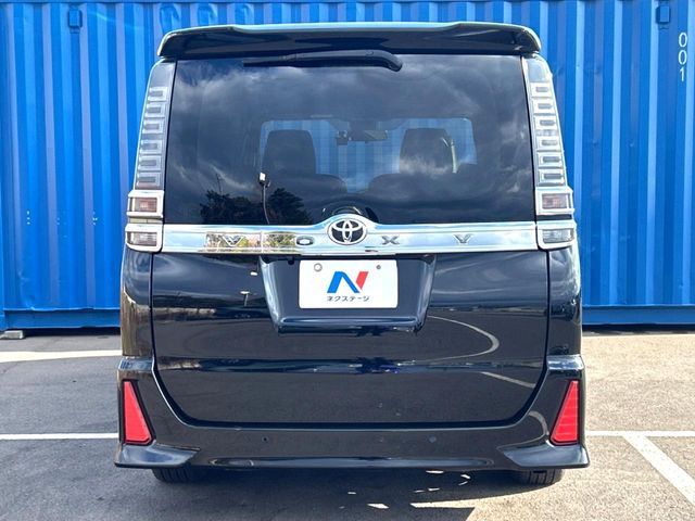 TOYOTA VOXY 4WD 2021