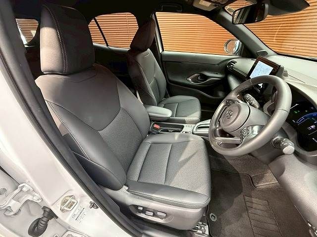 TOYOTA YARIS CROSS HYBRID 2025