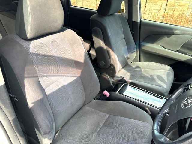 TOYOTA ESTIMA  4WD 2012