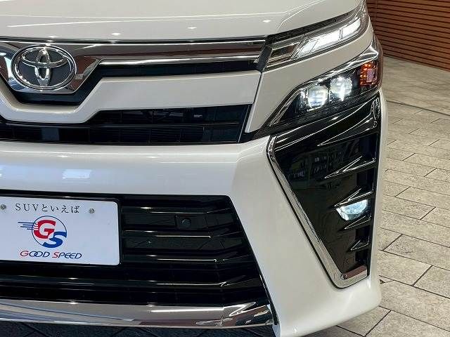 TOYOTA VOXY 2021