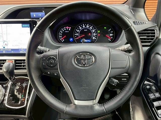 TOYOTA VOXY 2021