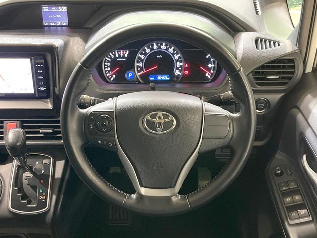 TOYOTA NOAH 2014