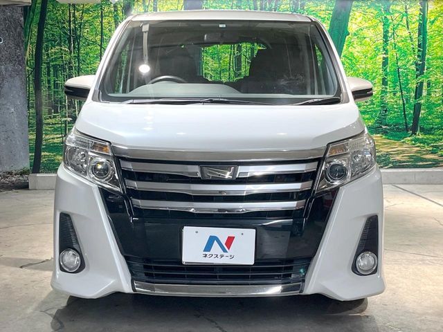 TOYOTA NOAH 2014