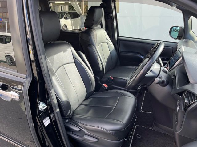TOYOTA NOAH 2018