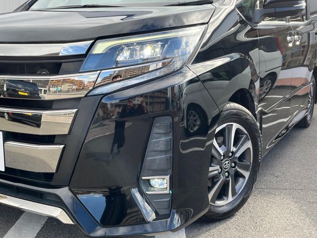 TOYOTA NOAH 2018