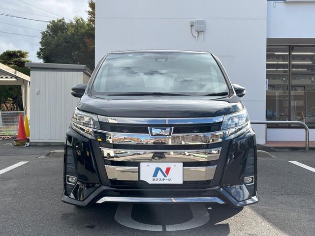 TOYOTA NOAH 2018