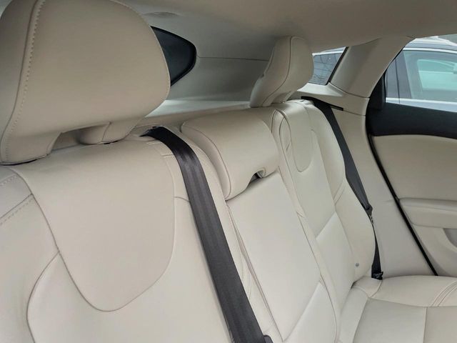 VOLVO VOLVO V40 2016