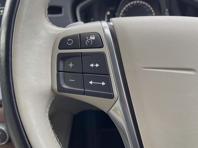 VOLVO VOLVO V40 2016