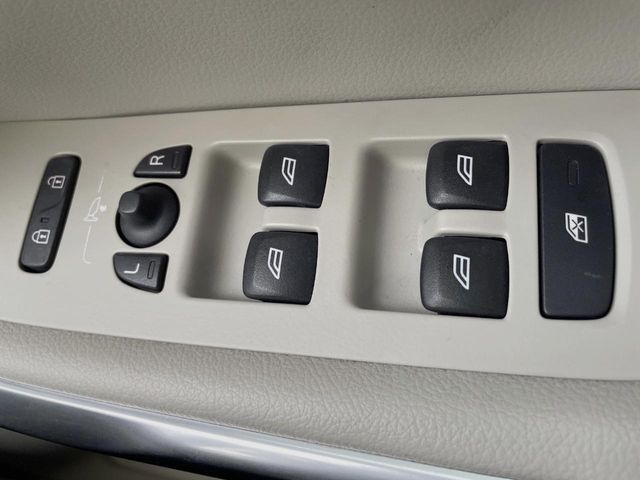 VOLVO VOLVO V40 2016