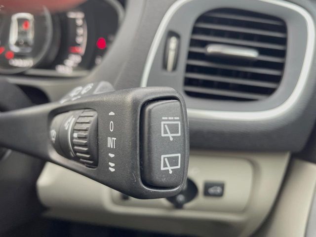 VOLVO VOLVO V40 2016