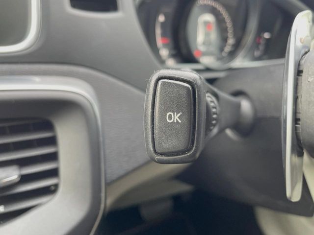 VOLVO VOLVO V40 2016