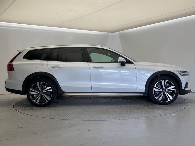VOLVO VOLVO V60 CROSS COUNTRY 2023