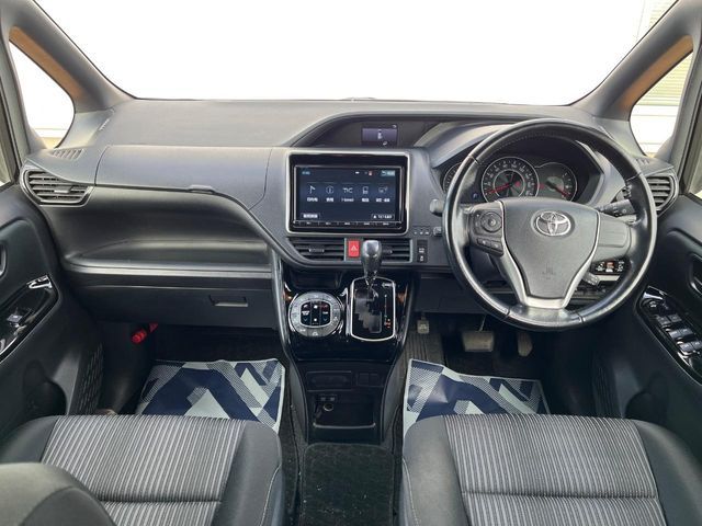 TOYOTA NOAH 2017