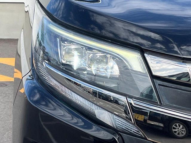 TOYOTA NOAH 2017