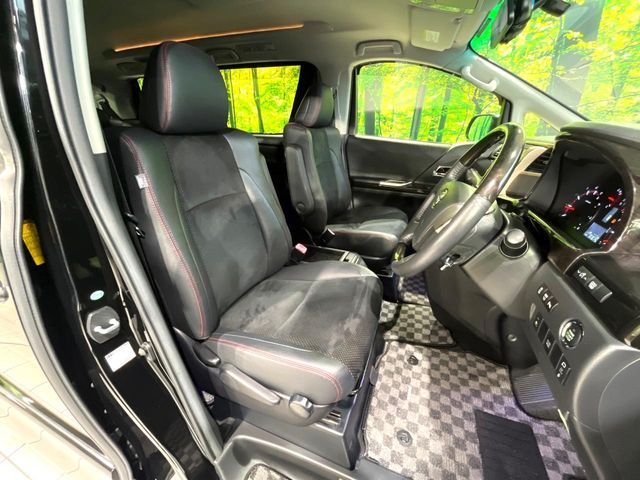 TOYOTA VELLFIRE 2013