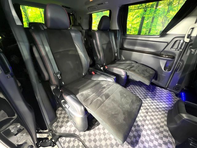 TOYOTA VELLFIRE 2013