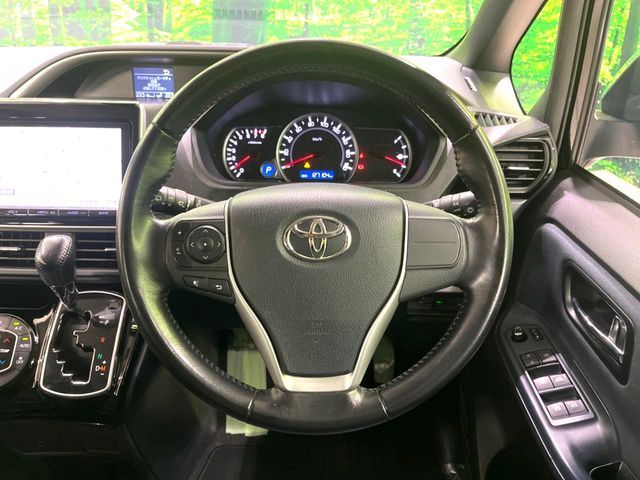 TOYOTA VOXY 2016