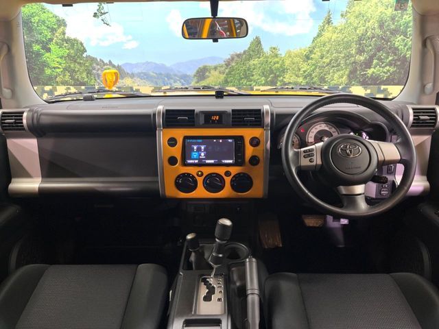 TOYOTA FJ CRUISER 4WD 2015