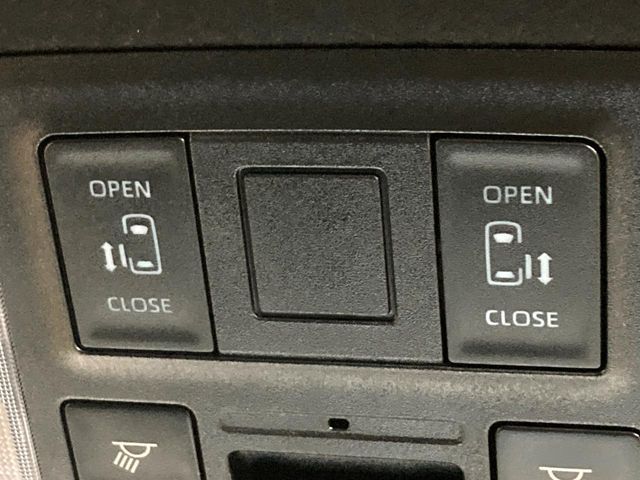 TOYOTA VOXY HYBRID 2023